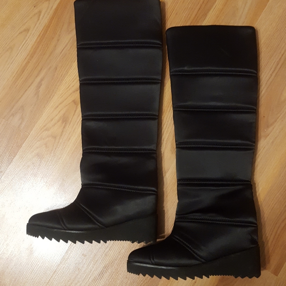 Black Women's Knee-High Boots
